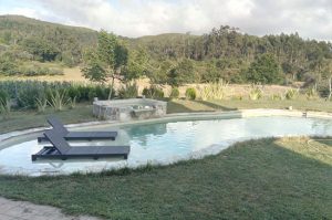 Piscina en piedra en casa particular