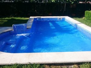 piscina con cascada_piscinas elifra