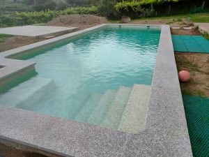 Piscina en piedra del pais_Piscinas Elifra